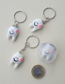 Zähnchen an Schlüsselkette