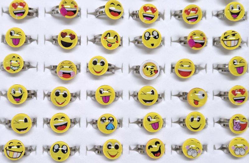 Ring mit Lachgesicht
