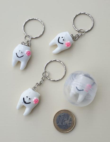 Zähnchen an Schlüsselkette